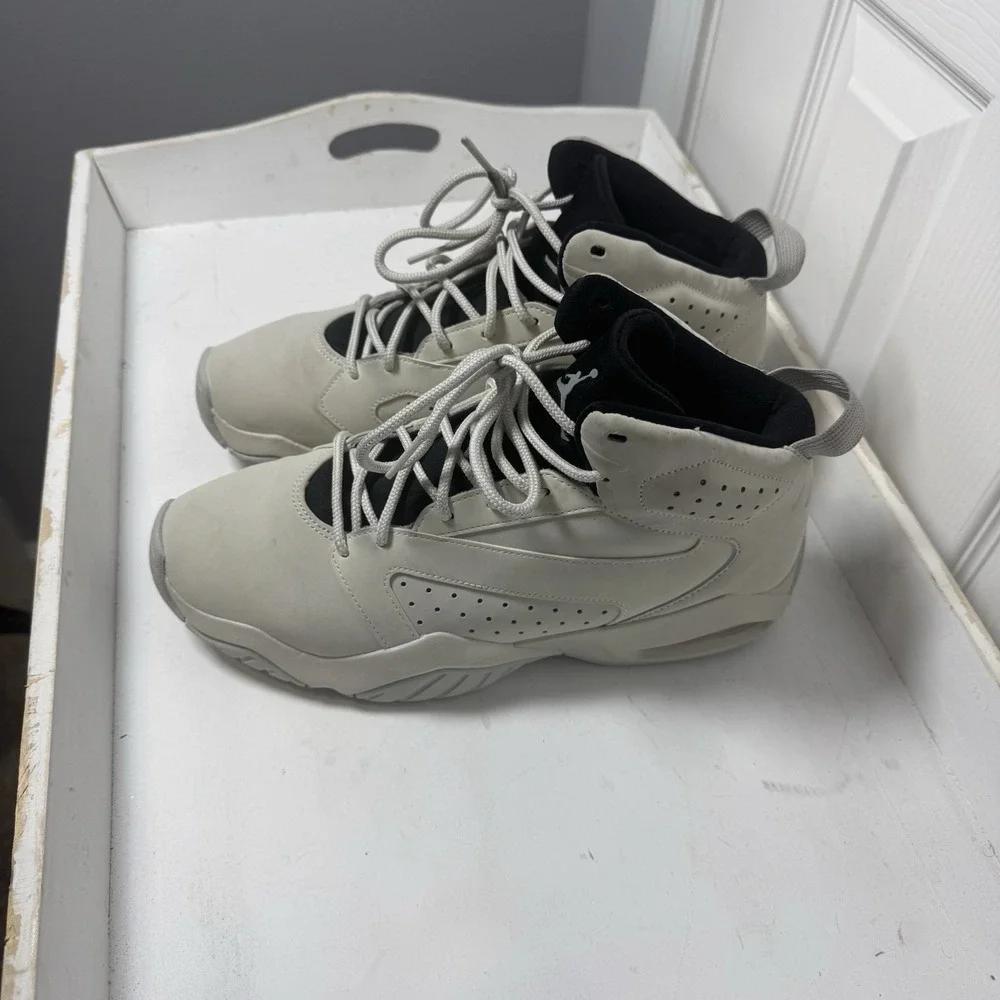 Jordan Lift Off Reflect Silver‎ Size 9 Air Jordon's White Silver High Tops